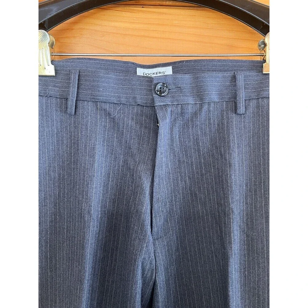 EUC Dockers Signiture Straight Fit Flat Front Gray Pin Stripe Khaki's 34X32